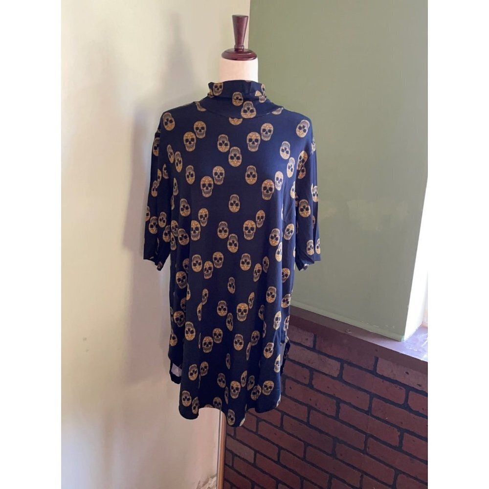 Size 3 Torrid‎ Skulls Tunic J05 76